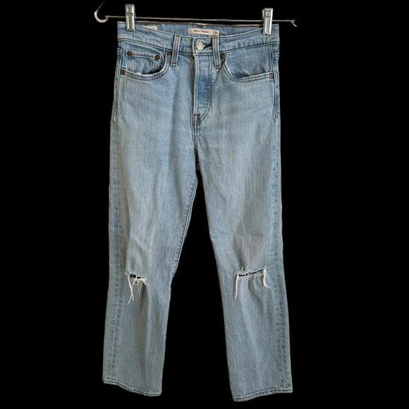 Levi’s Women’s size 25 Wedgie Straight Jeans Button Fly Light Wash Ripped Knees - Picture 1 of 6